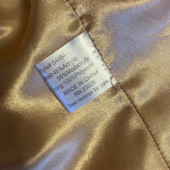 Faux fur! A statement! - Picture 3 of 5